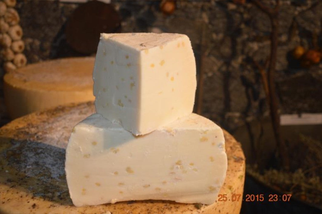 Graviera Koufopulos z pistacjami ok 1kg