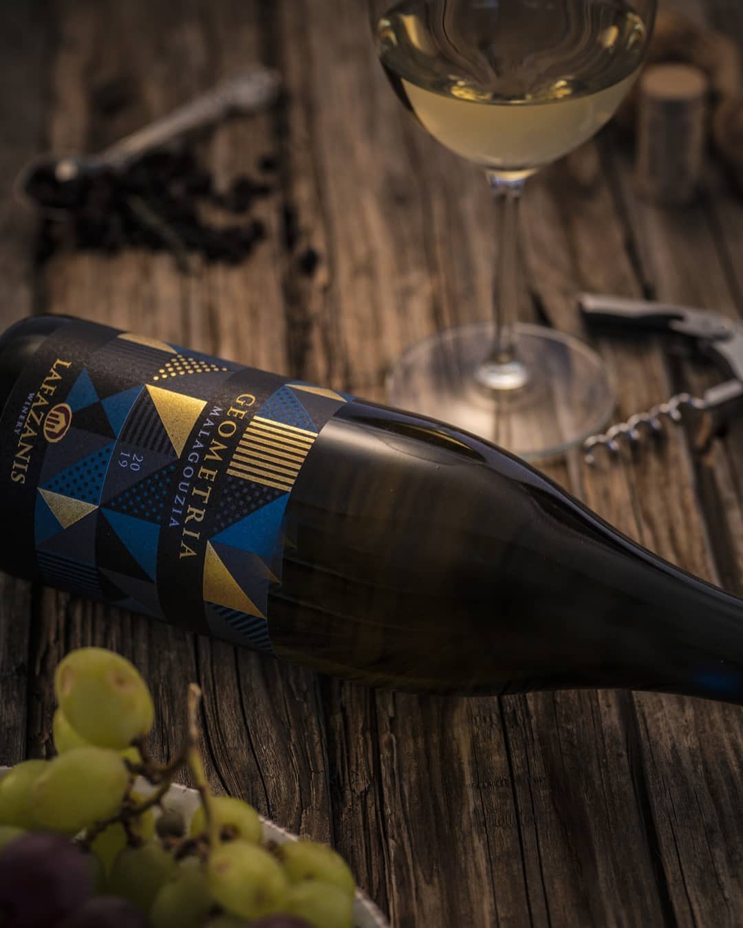 Wino Białe Wytrawne “GEOMETRIA” MALAGOUZIA 750ml