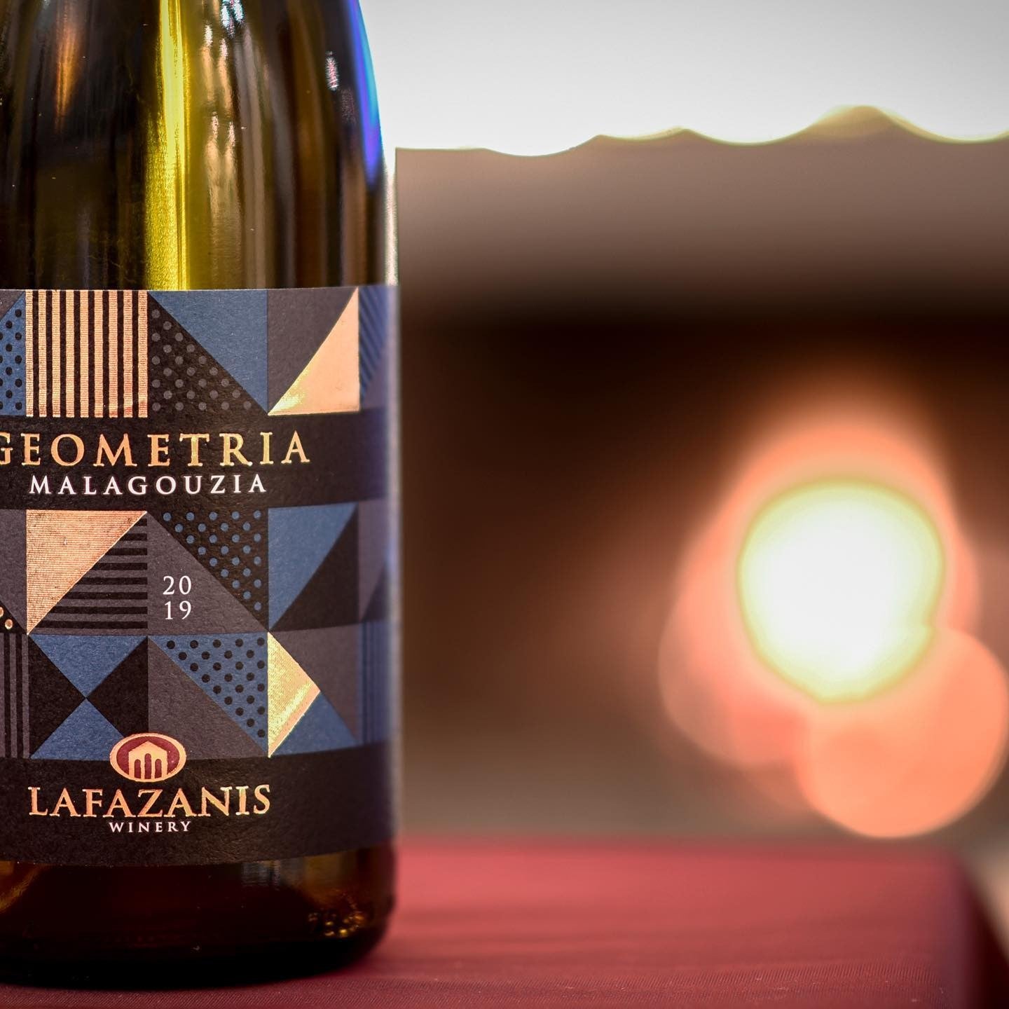 Wino Białe Wytrawne “GEOMETRIA” MALAGOUZIA 750ml