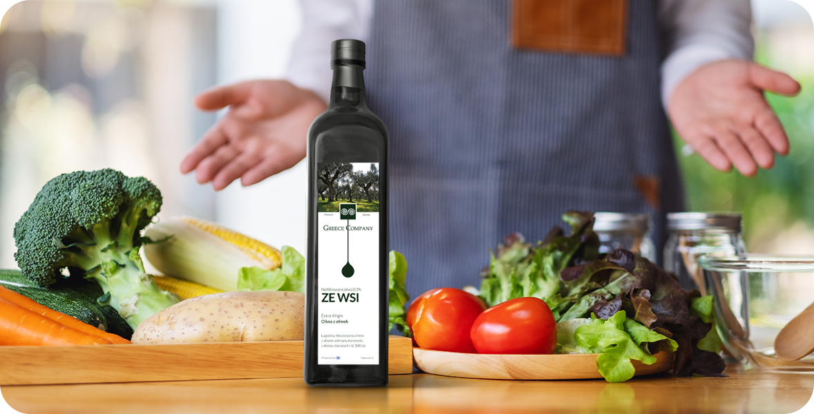 Nasz bestseller - niefiltrowana grecka oliwa ZE WSI o łagodnym smaku, który pokochali Polacy. Oliwa zamknięta jest w ciemnej szklanej butelce o pojemności 1 L